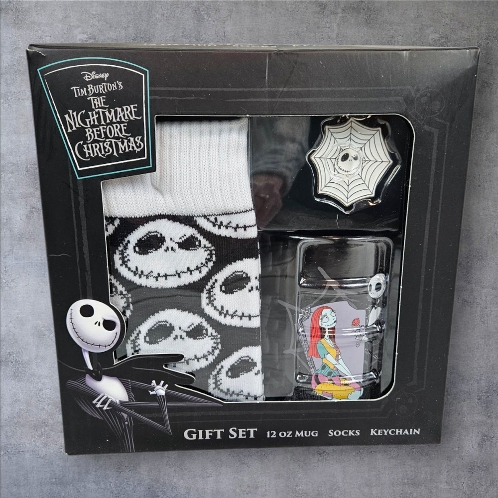 NIB Disney CultureFly 3 Piece Nightmare Before Christmas Gift Set Crew Socks Mug